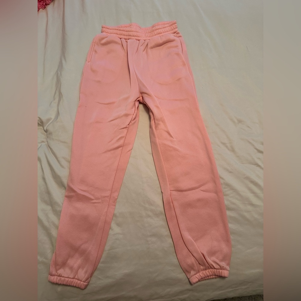 Medium size pink sweatpants from Shein